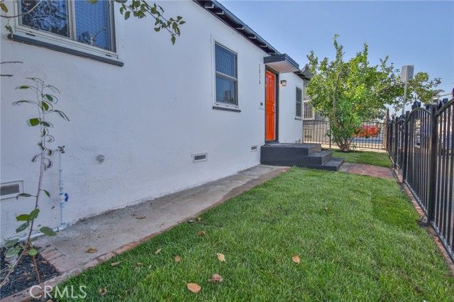 1016 W 99th St, Los Angeles, CA | . Photo 3 of 41