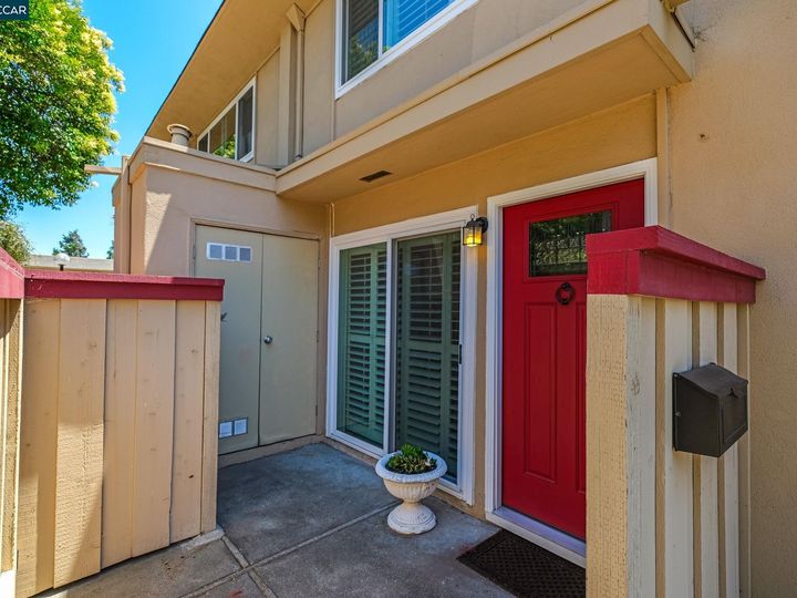 1060 Bancroft Rd, Concord, CA, 94518 Townhouse. Photo 2 of 25