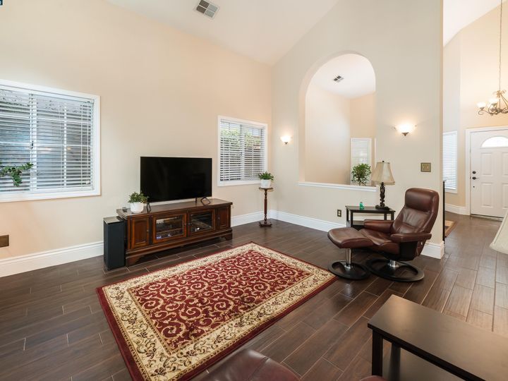 1060 Green Point Ct, Concord, CA | Live Oak. Photo 10 of 27