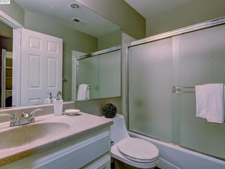 1185 Starfish Ter, Fremont, CA, 94536 Townhouse. Photo 13 of 18