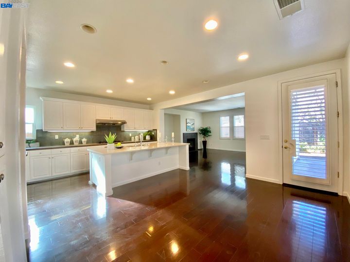 1241 Manley Dr, Tracy, CA | Lyons Crossroads. Photo 14 of 58