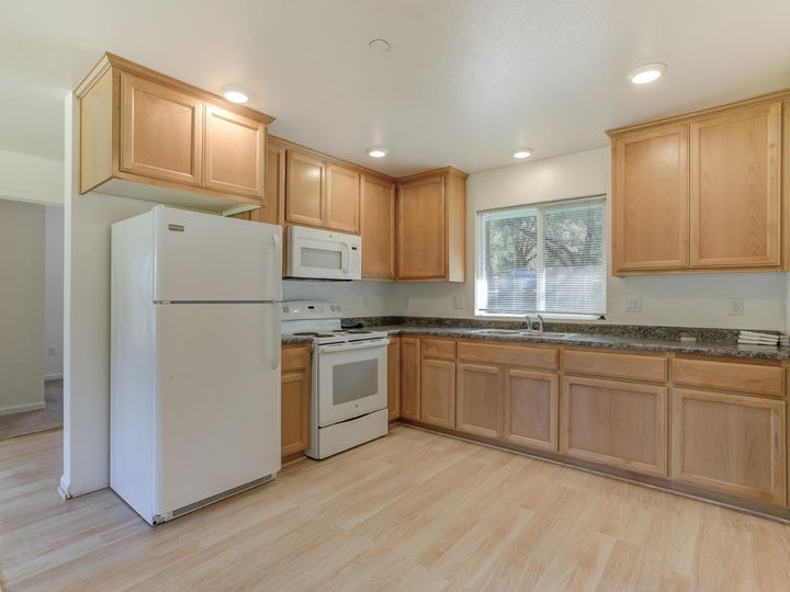 1290 Sky Ranch Rd, Junction City, CA | . Photo 12 of 37