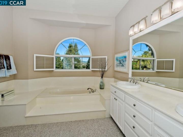 1320 Canyon Side Ave, San Ramon, CA, 94582 Townhouse. Photo 13 of 40