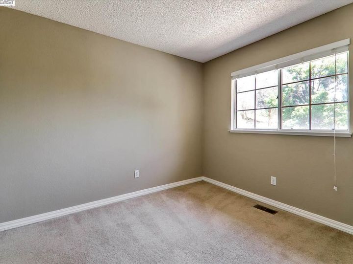 1343 Chateau, Livermore, CA, 94550 Townhouse. Photo 31 of 39