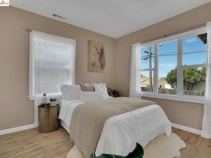 1385 E 33rd St, Oakland, CA | Highland Heights. Photo 16 of 40