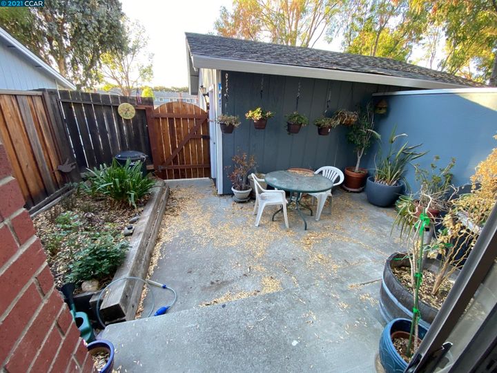 1479 Saint James Pkwy, Concord, CA, 94521 Townhouse. Photo 17 of 19