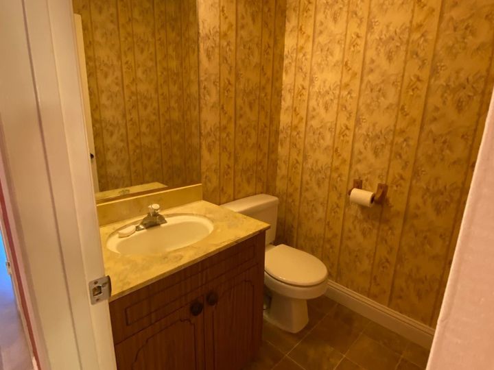 1479 Saint James Pkwy, Concord, CA, 94521 Townhouse. Photo 7 of 19