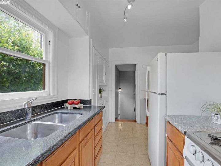 1626 St Charles St, Alameda, CA | West End. Photo 12 of 26
