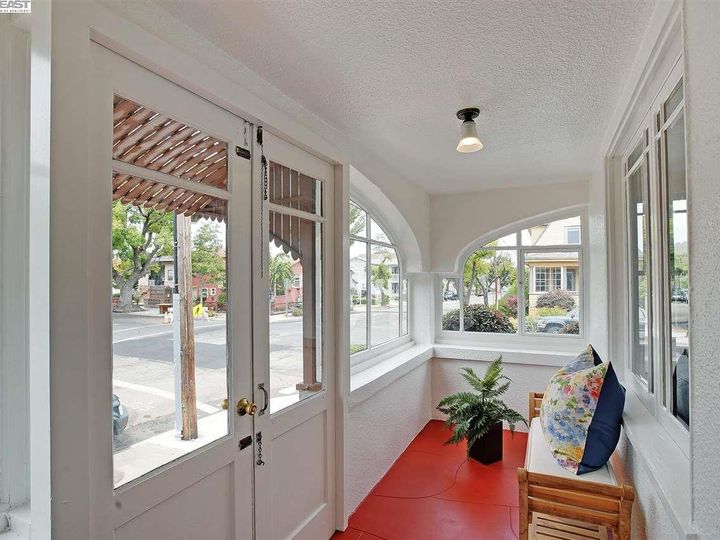 1626 St Charles St, Alameda, CA | West End. Photo 3 of 26