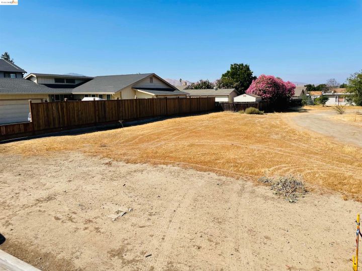 1816 Parsons Ln Antioch CA. Photo 2 of 8