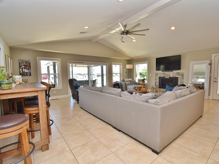 1937 Dolphin Pl, Discovery Bay, CA | Delta Waterfront Access. Photo 7 of 38