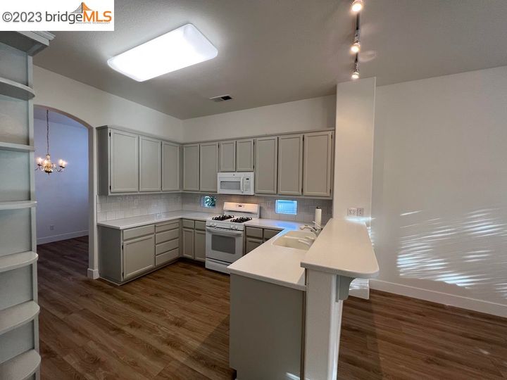 1950 Jubilee Dr, Brentwood, CA | Summerset 1. Photo 21 of 56