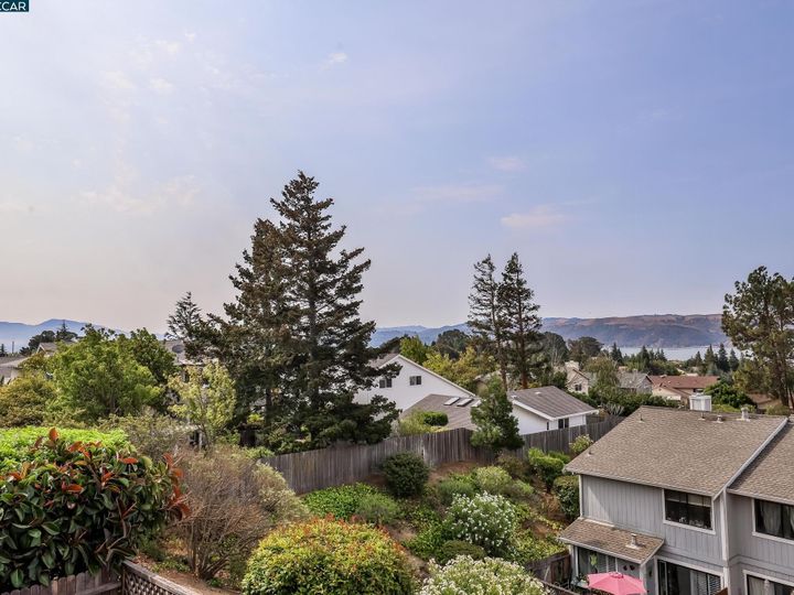 2267 Clearview Cir, Benicia, CA, 94510 Townhouse. Photo 6 of 22