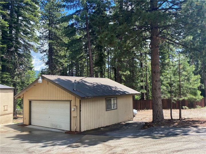 230 Lakeview Dr, Lake Almanor, CA | . Photo 3 of 21