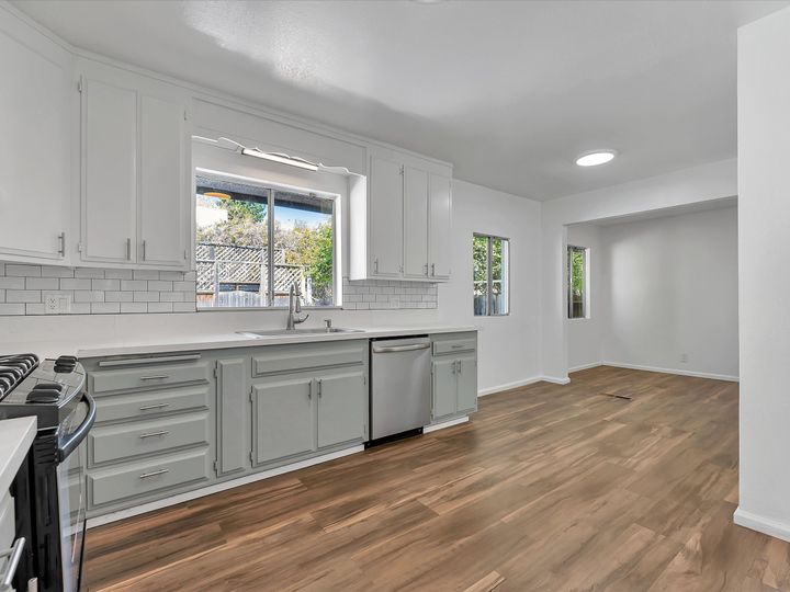 2520 Delmer St, Oakland, CA | Dimond Heights. Photo 9 of 37