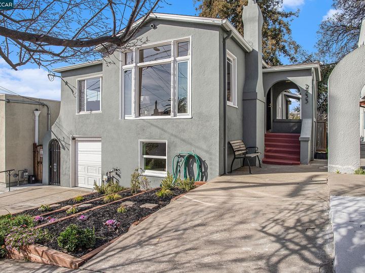 2533 Best Ave, Oakland, CA | Maxwell  Park. Photo 1 of 52