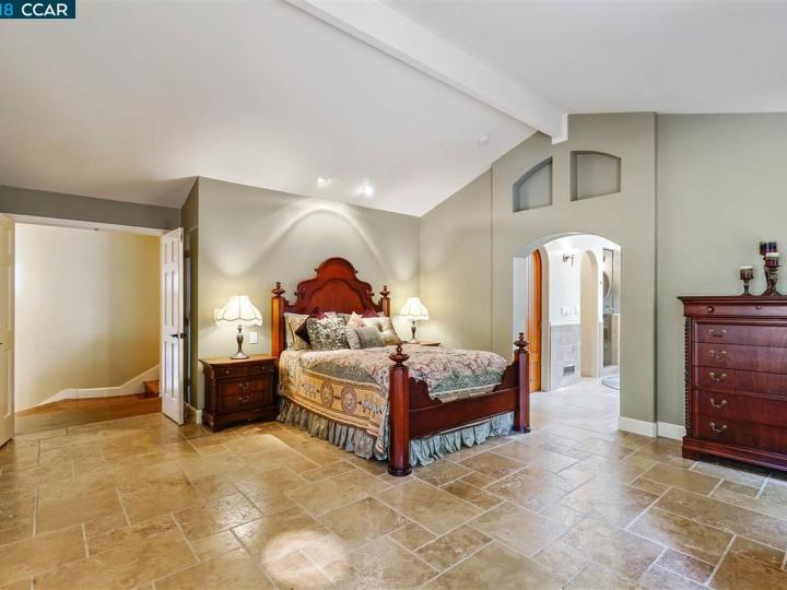 2555 Rolling Hills Ct, Alamo, CA | Roundhill Country Club. Photo 17 of 30