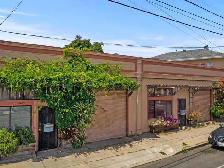 2607 38th Ave, Oakland, CA | Allendale. Photo 2 of 15