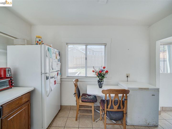 2611 Cole St, Oakland, CA | Maxwell  Park. Photo 14 of 28