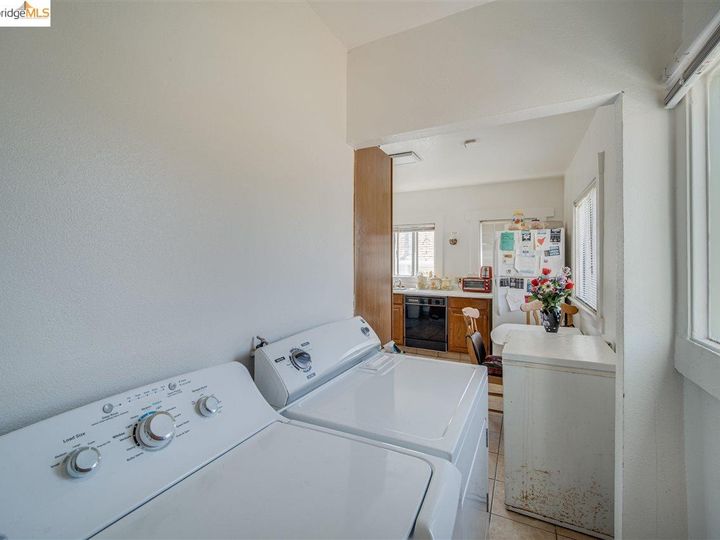 2611 Cole St, Oakland, CA | Maxwell  Park. Photo 15 of 28