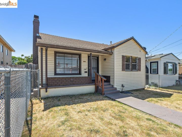 2768 Parker Ave, Oakland, CA | Eastmont. Photo 2 of 33