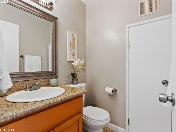 2879 Crystal, Castro Valley, CA, 94546 Townhouse. Photo 9 of 21
