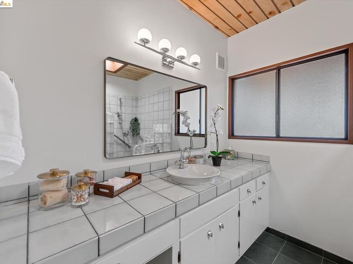 3108 Carlsen St, Oakland, CA | Lincoln Heights. Photo 35 of 53