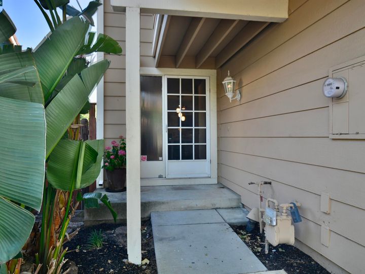 322 Shoreline Dr, Pittsburg, CA, 94565 Townhouse. Photo 2 of 40