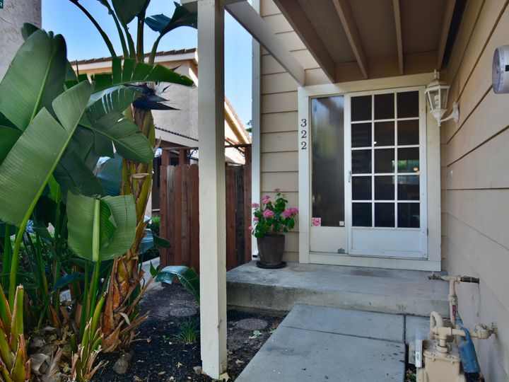 322 Shoreline Dr, Pittsburg, CA, 94565 Townhouse. Photo 3 of 40