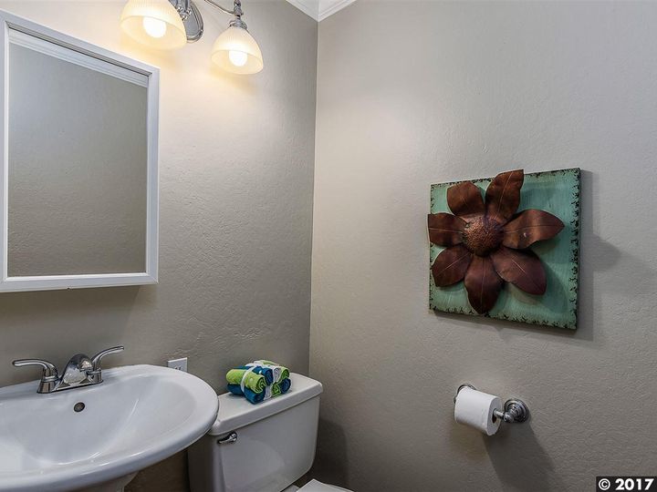 36 Donegal Way, Martinez, CA, 94553 Townhouse. Photo 12 of 22