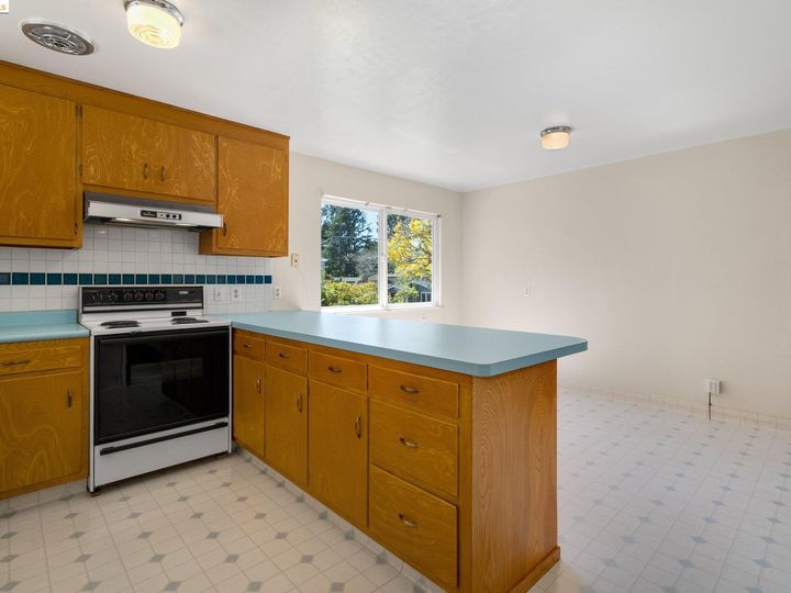 4012 Whittle Ave, Oakland, CA | Upper Dimond. Photo 13 of 40