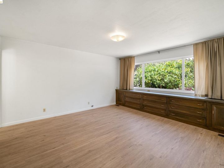 4012 Whittle Ave, Oakland, CA | Upper Dimond. Photo 17 of 40