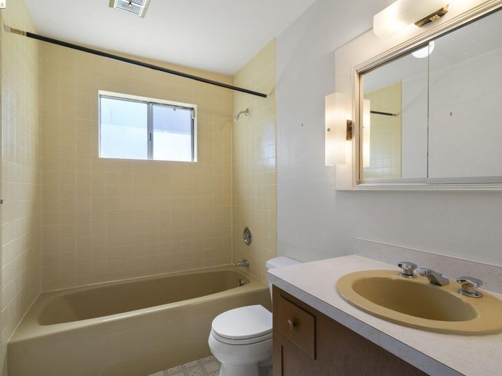 4012 Whittle Ave, Oakland, CA | Upper Dimond. Photo 23 of 40