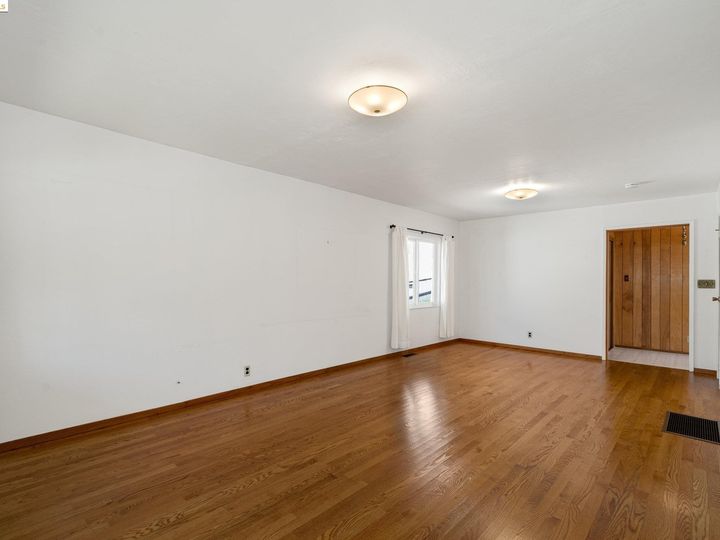 4012 Whittle Ave, Oakland, CA | Upper Dimond. Photo 10 of 40
