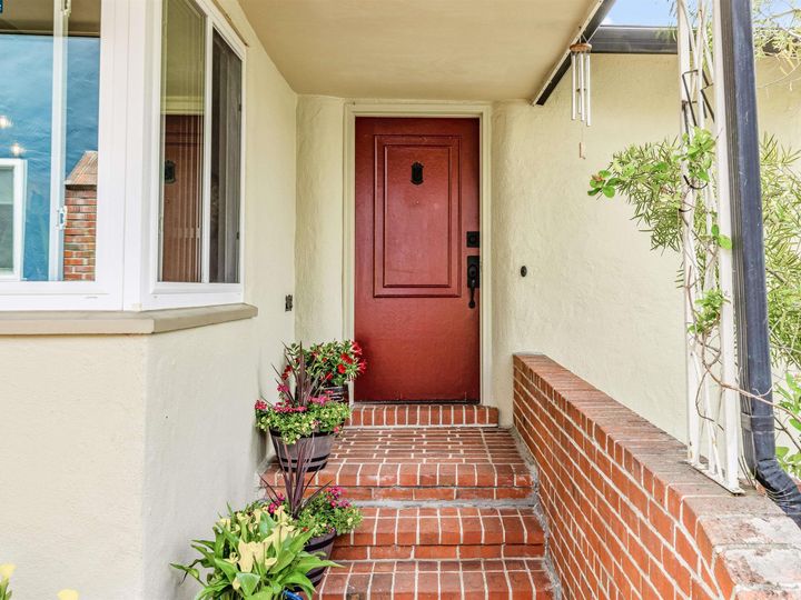 4368 Detroit Ave, Oakland, CA | Redwood Heights. Photo 6 of 57