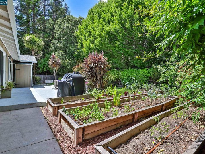 5114 Pleasant Valley Dr, Martinez, CA | Forest Hills. Photo 15 of 24