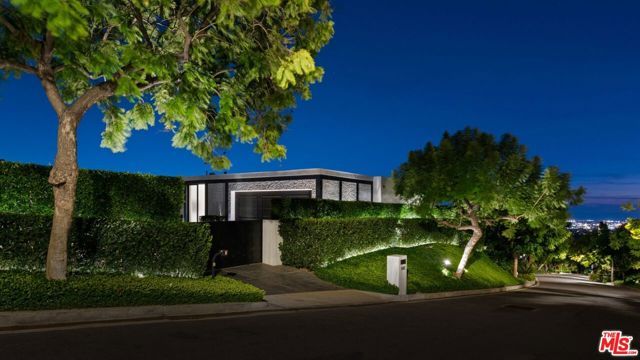 545 Chalette Dr, Beverly Hills, CA | . Photo 2 of 34