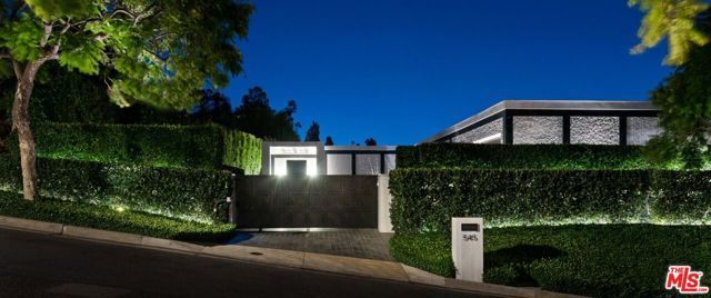 545 Chalette Dr, Beverly Hills, CA | . Photo 3 of 34