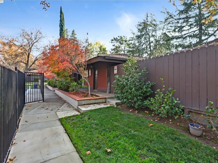 5468 Roundtree Pl #K, Concord, CA, 94521 Townhouse. Photo 33 of 34