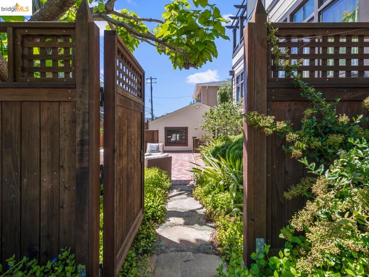 551 Montclair Ave, Oakland, CA | Haddon Hill. Photo 49 of 60