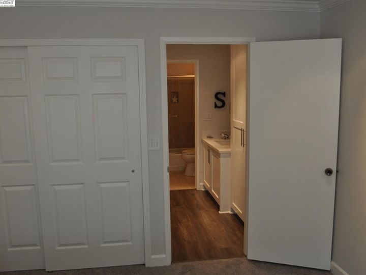 Oakpoint condo #206. Photo 14 of 16