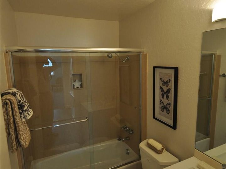 Oakpoint condo #206. Photo 10 of 16
