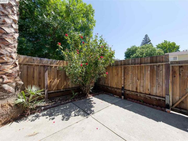 57 Meadowbrook Ave, Pittsburg, CA, 94565 Townhouse. Photo 12 of 25