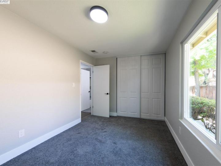 57 Meadowbrook Ave, Pittsburg, CA, 94565 Townhouse. Photo 4 of 25