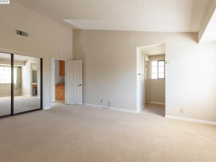 6112 Mount Rushmore Cir, Castro Valley, CA, 94552 Townhouse. Photo 11 of 22