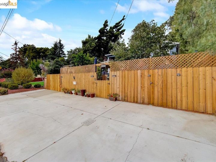6374 Sunnymere Ave, Oakland, CA | Millsmont Area. Photo 21 of 39