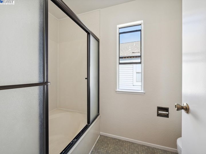 65 Bay Park Ter, Alameda, CA Townhouse. Photo 22 of 41