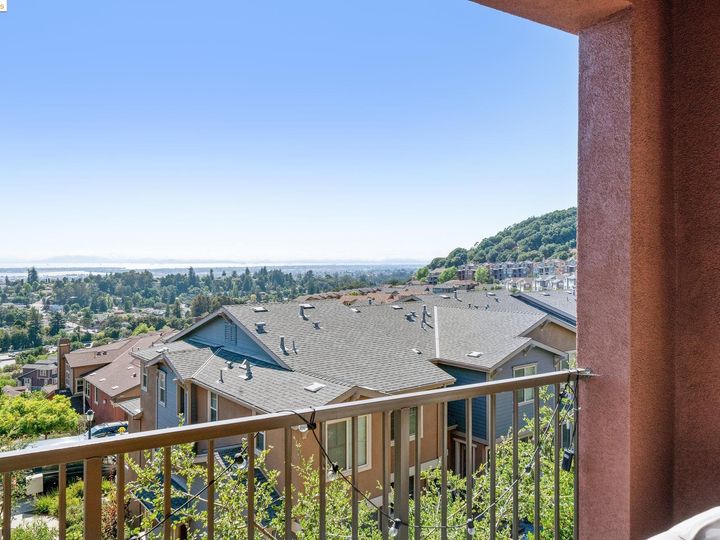 6501 Bayview Dr, Oakland, CA, 94605 Townhouse. Photo 9 of 53
