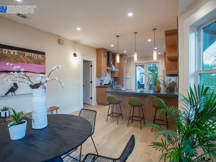 697 60th St, Oakland, CA | North Oakland. Photo 11 of 35