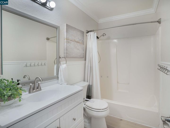 7916 Greenly Dr, Oakland, CA | Oakland. Photo 14 of 38